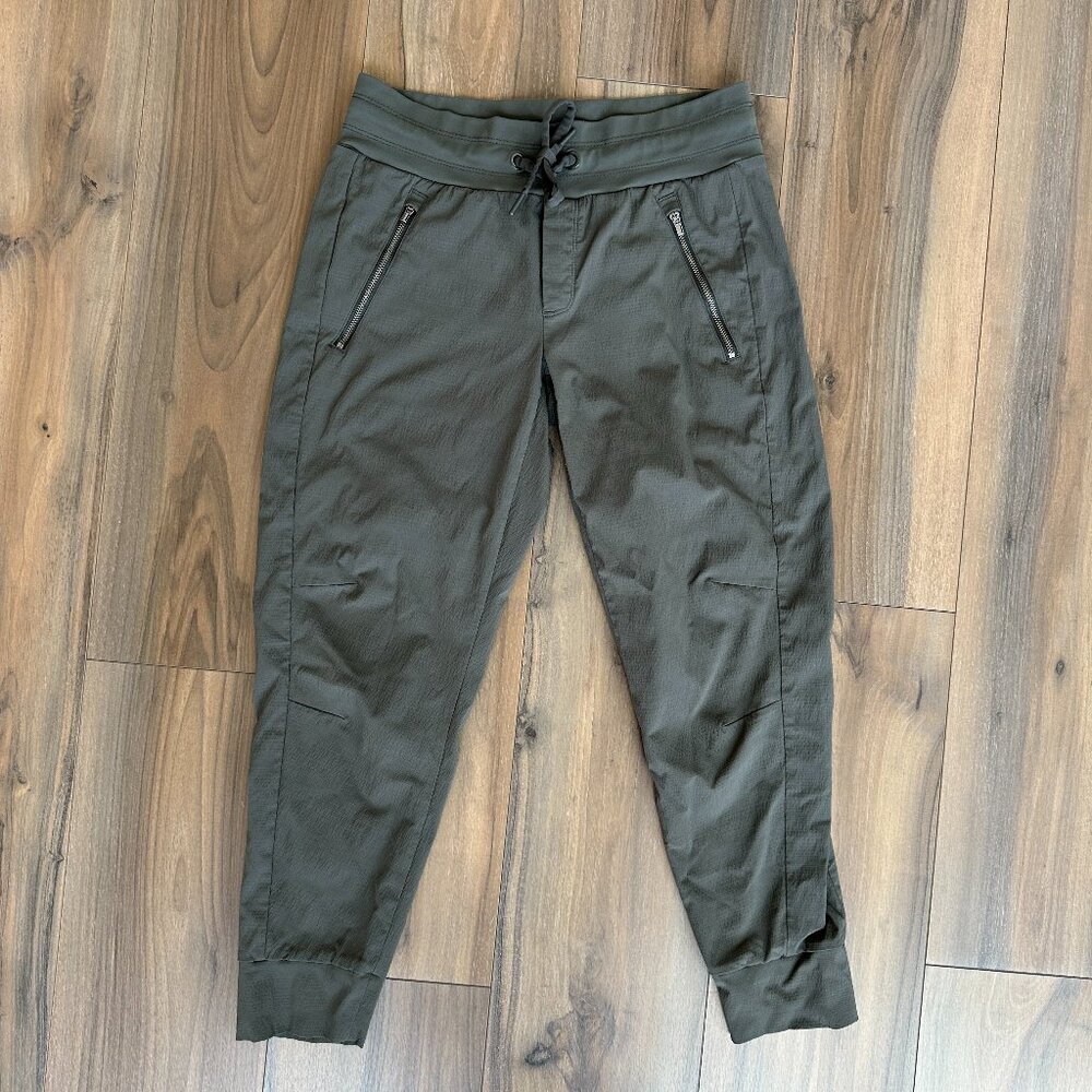 Athleta Trekkie North Jogger Pants – Size 2 Petite – Green